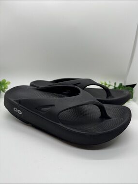 Oofos Kids Flip Flops-Size 4
